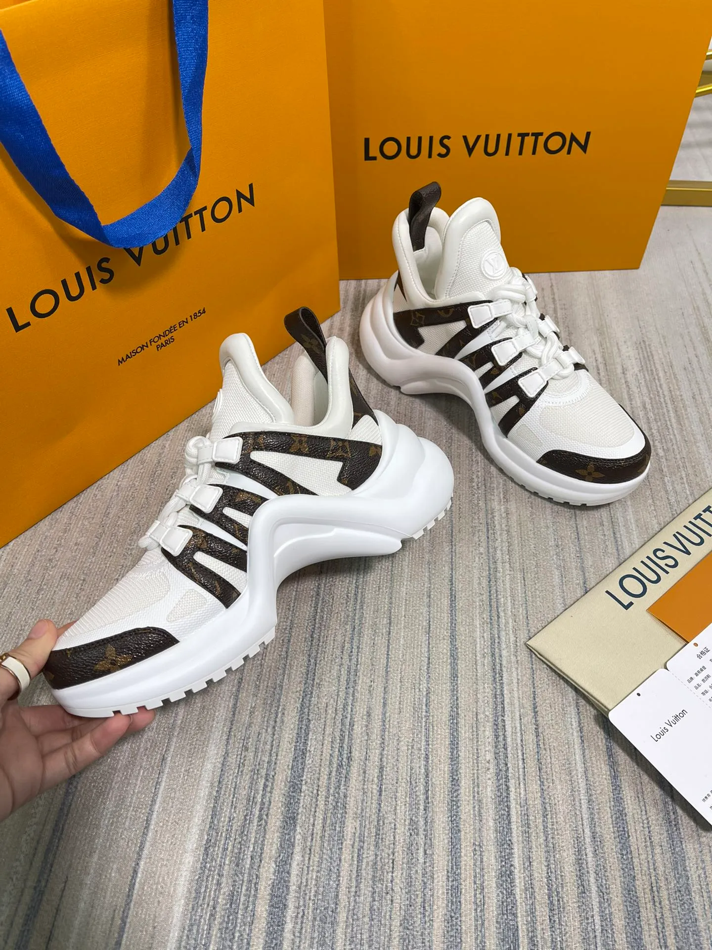 👟👟Ex-factory price pP720💯💯Women's shoes, women's clothing Louis Vuitton 2022ss LV's new Archlight series new color matching dad shoes. The boss ordered three pairs of yb shoes at the first time. The counters are not on sale. We are definitely the first to get the genuine products developed by the entire network. The material of each color matching is exclusively customized from the original version, which is consistent with the authentic product. The sole is YB molded high-elastic foam sole. The mold fee is as high as tens of thousands. The upper is made of high-tech fabric to create a soft and elastic upper. The materials and methods are consistent with YB. 35-40 (40.41 can be customized without return or exchange)